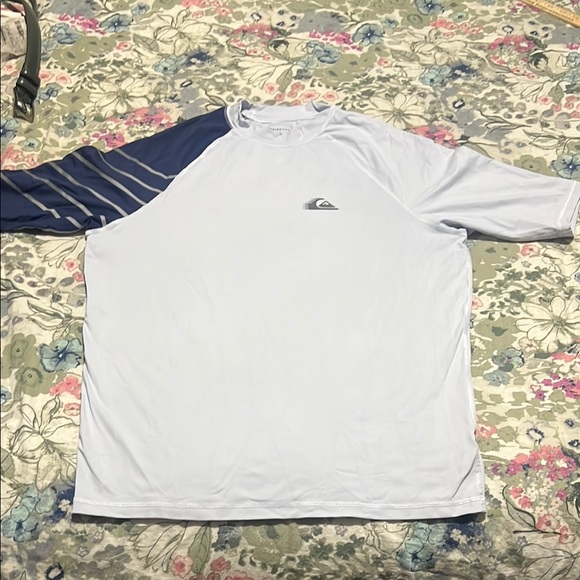 Quiksilver Light Gray and Navy Rash Guard - Picture 1 of 7